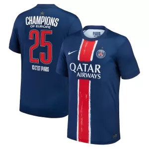 Dres Paris Saint-Germain 1 Star Champions of Europe Domaći 2024/25 Dres Paris Saint-Germain 1 Star Champions of Europe Domaći 2024/25
