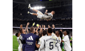 Europski nogomet slavi trenutak oproštaja za igrače Europski nogomet slavi trenutak oproštaja za igrače